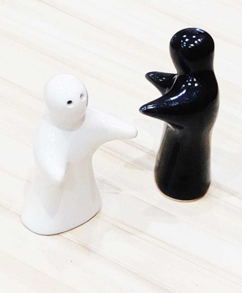 Kitchen Black & RED Embracing Hugging Ceramic Salt & Pepper Shakers Set  Decor