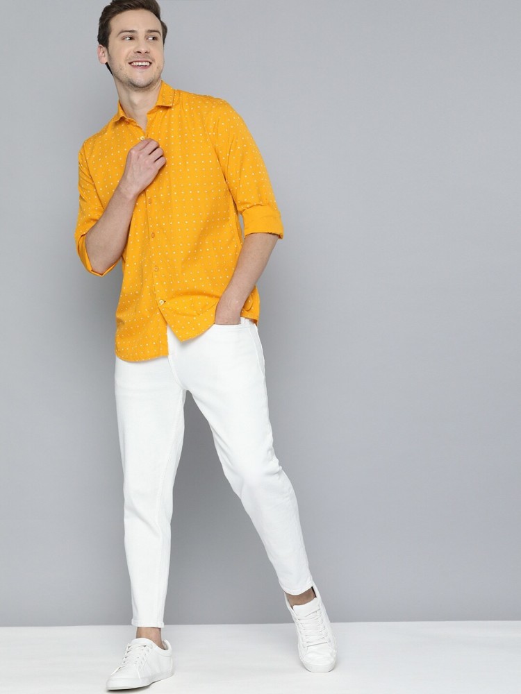 White jeans best sale yellow shirt