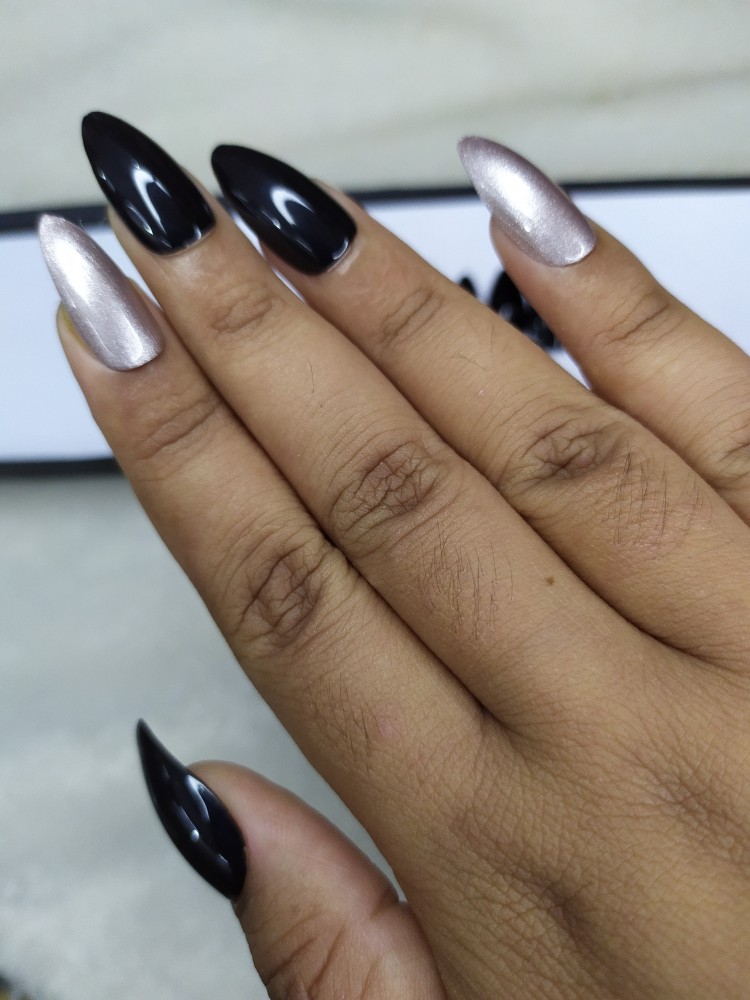 Black Nails Are In, Here's 12 Edgy Ideas To Try Now | Glamour UK