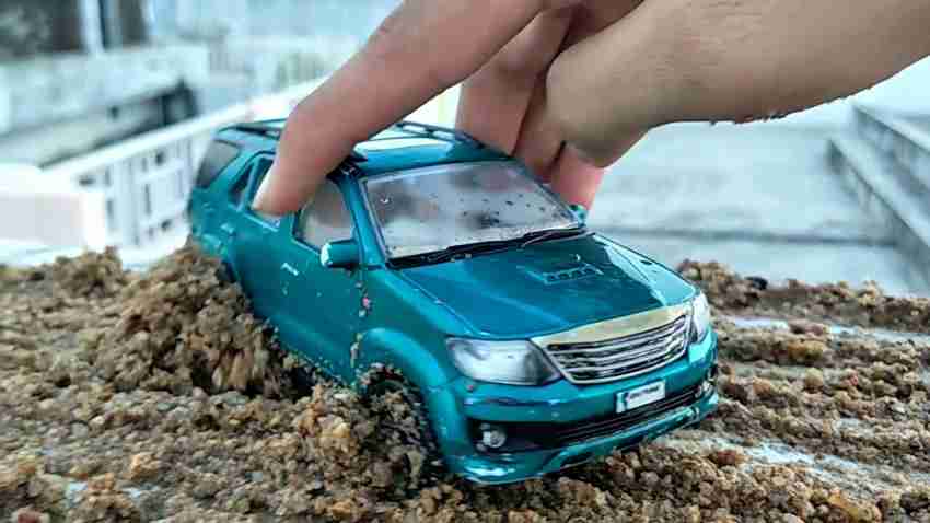 Remote control fortuner toy car 2025
