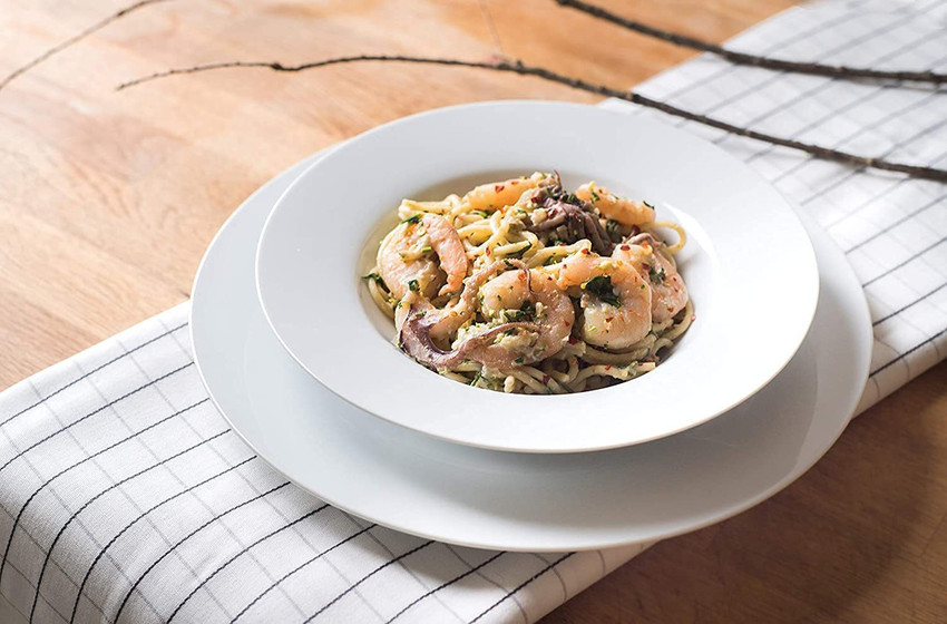 Wide rim pasta plate outlet