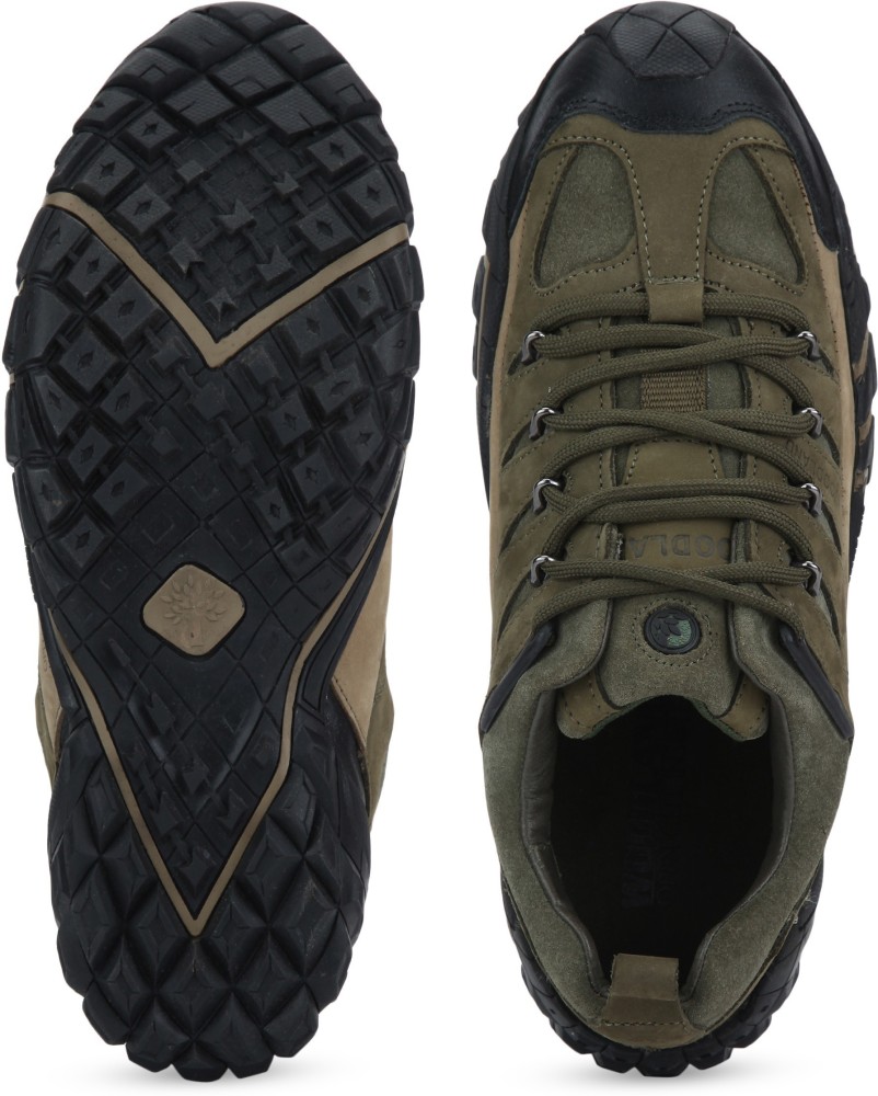 Woodland trekking hot sale shoes flipkart