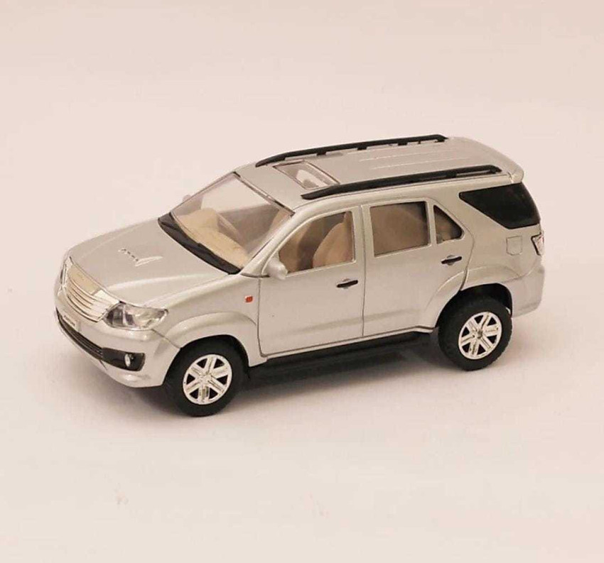 Fortuner diecast hotsell