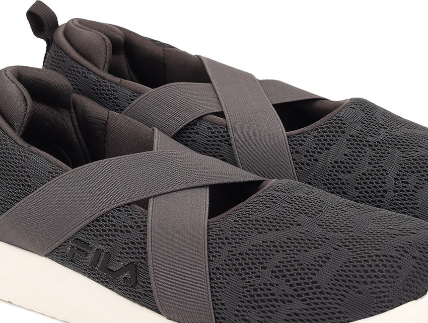 Fila sepatu sandal outlet