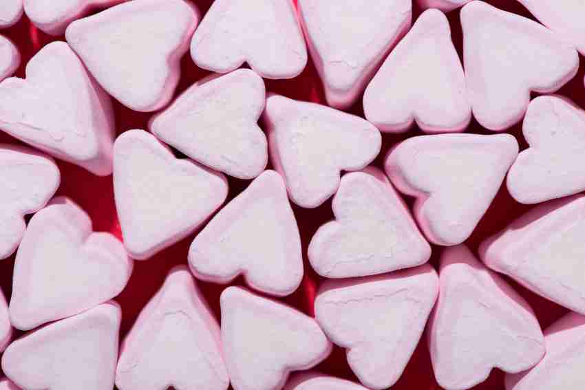 The Snackery Pink and White Heart Shaped Marshmallows, Vanilla and  Strawberry Flavored Puffy Hearts - 28 Oz. Bag : : Grocery &  Gourmet Food
