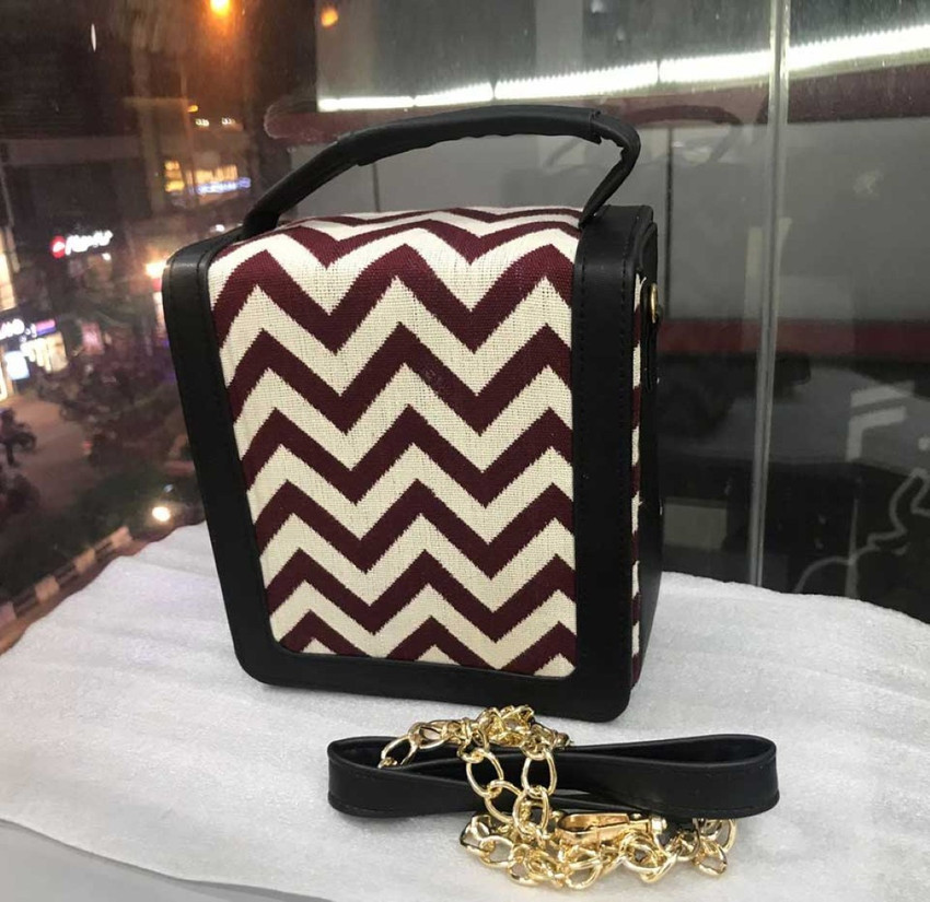 Betsey johnson sling bag hotsell
