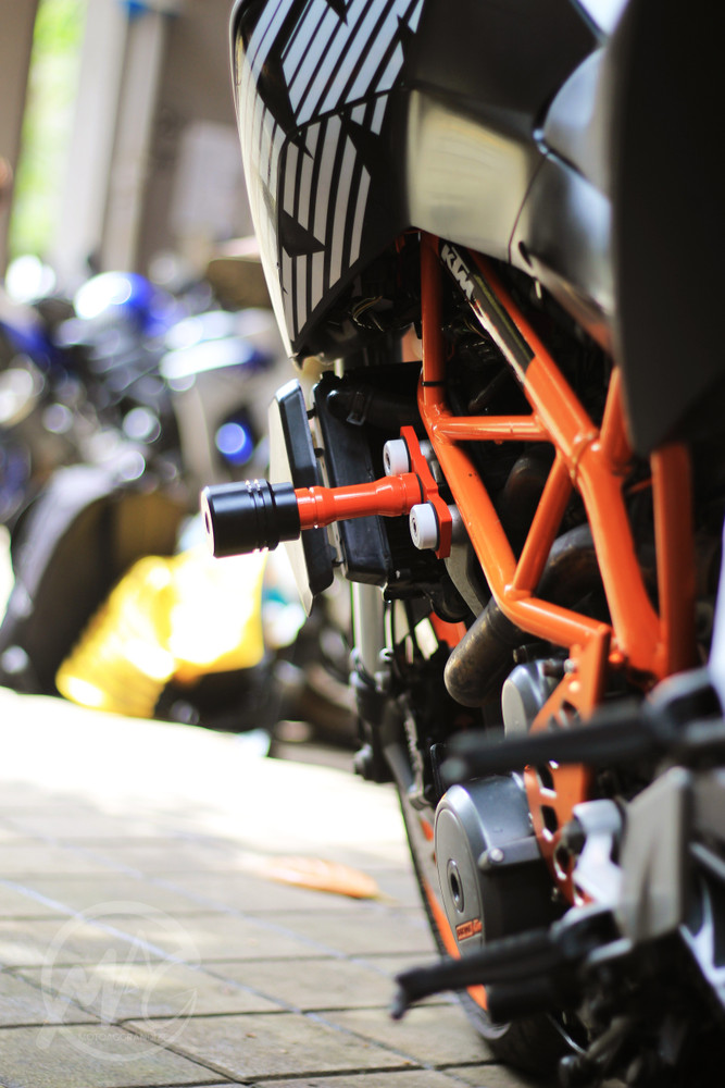 Ktm duke best sale 390 frame sliders
