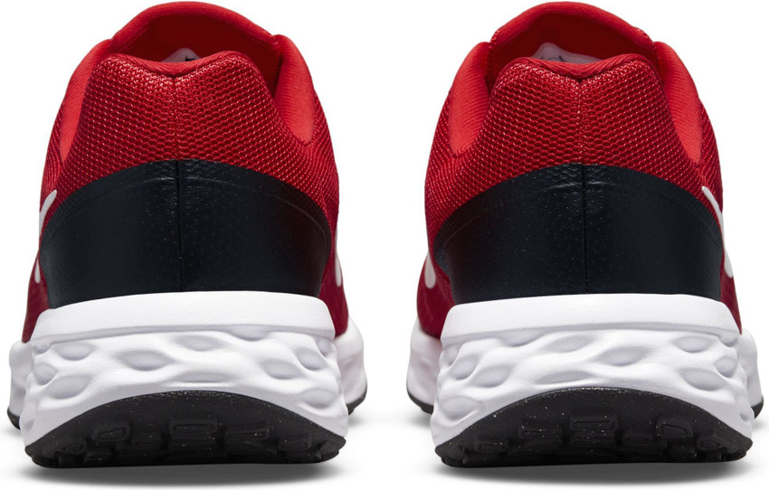 Nike incenerate sneakers vs nike revolution hotsell
