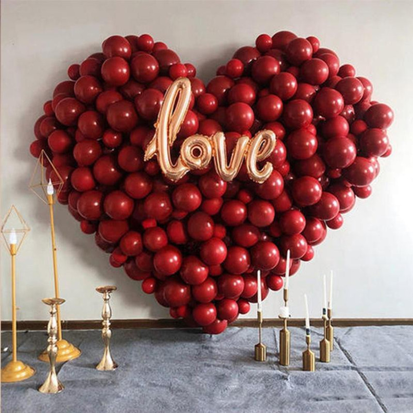 Heart shaped outlet balloon decorations