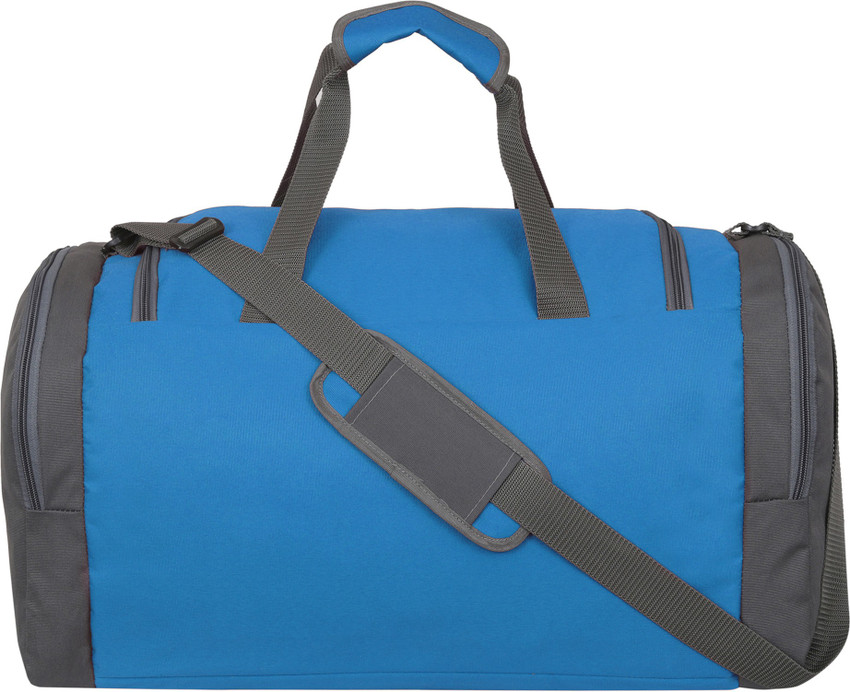 Heavy duty travel bag with wheels clearance