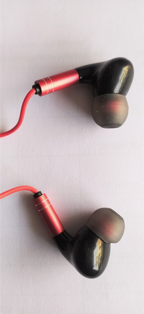 Ear buds under discount 200