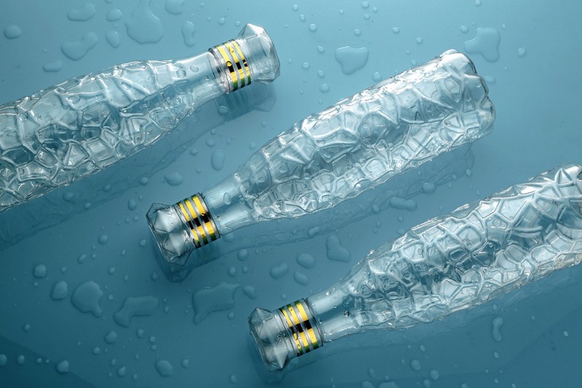 Buy OPTIMUS Zig-Zag Golden Ring Diamond Cap Water Bottles For