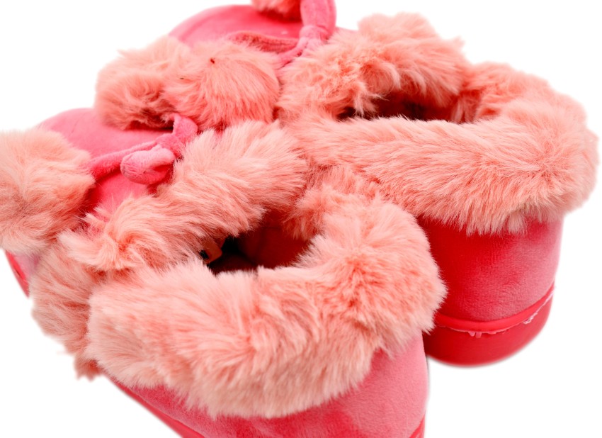 Pin by Jαsмιηє on Shoes  Fluffy shoes, Girly shoes, Pink fur