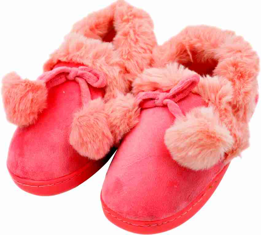 Pin by Jαsмιηє on Shoes  Fluffy shoes, Girly shoes, Pink fur