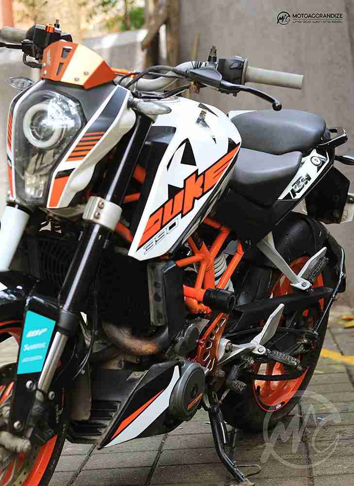 Duke 125 white and on sale orange