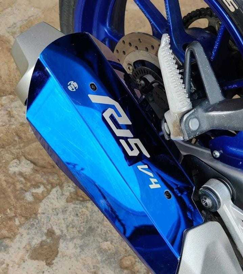 Yamaha r15 v2 silencer cover price deals