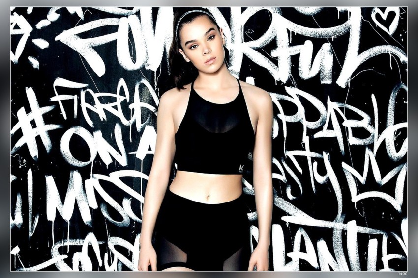 HAILEE STEINFELD - WORKOUT OUTFIT !!! SEXY !!