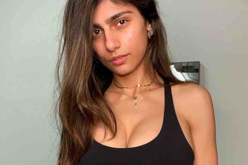850px x 566px - Mia Khalifa American film actor Matte Finish Poster Paper Print -  Personalities posters in India - Buy art, film, design, movie, music,  nature and educational paintings/wallpapers at Flipkart.com