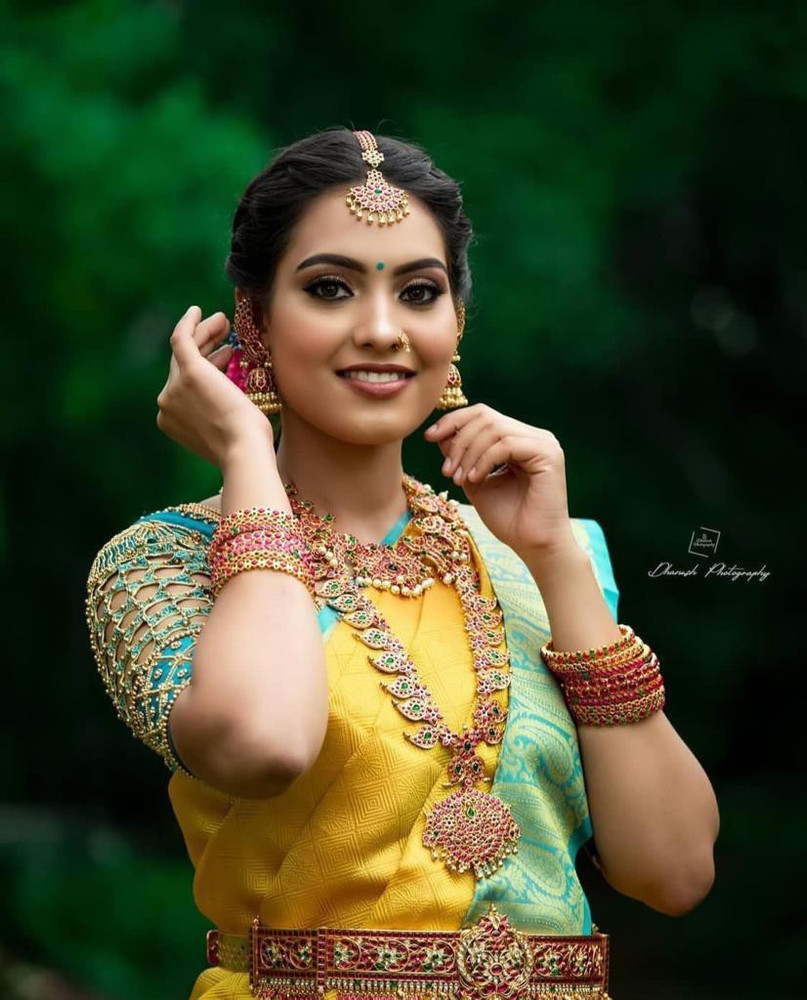 Jewellery set for yellow saree shop