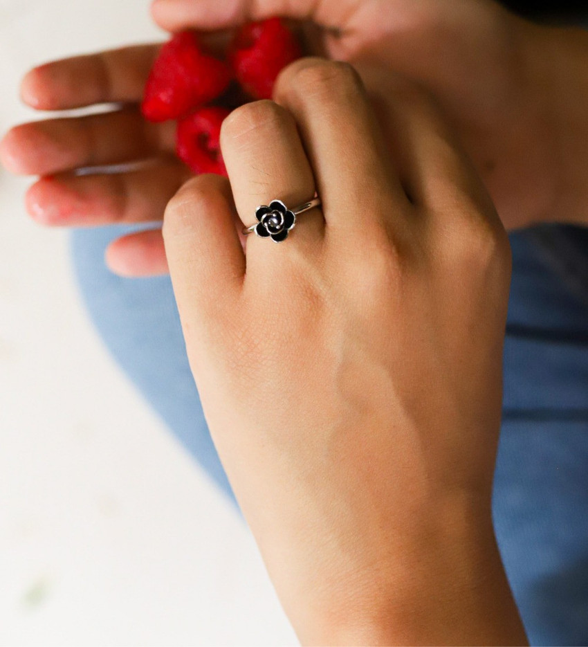 Pandora black rose 2025 ring