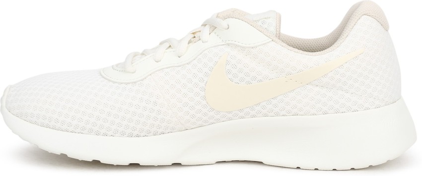 Nike tanjun white outlet metallic silver