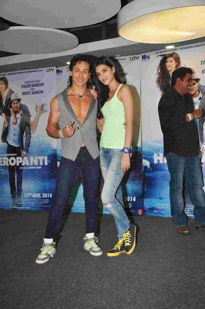Tiger shroff deals shoes price