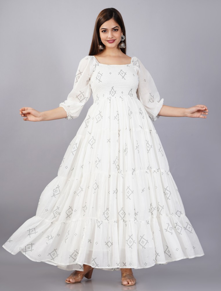 Gourgious  Decent Off white  Gold Colour Combination Nikkah Dresses Ideas  2022  Nikkah dress Beautiful pakistani dresses Stylish dress designs