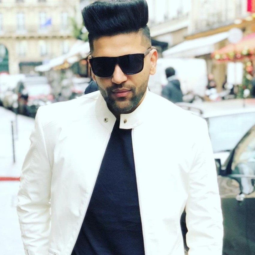 Guru Randhawa Is In Love With The 'BLACK' & It's Clearly Visible