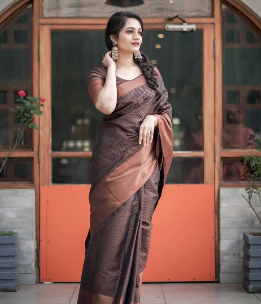 New * *😊😊* *SAREES....💃* 💃🏻 *Traditional Kanchipuram coffee color  weaving saree. With lovely border weaving in all s… | Silk sarees, Saree,  Silk sarees online