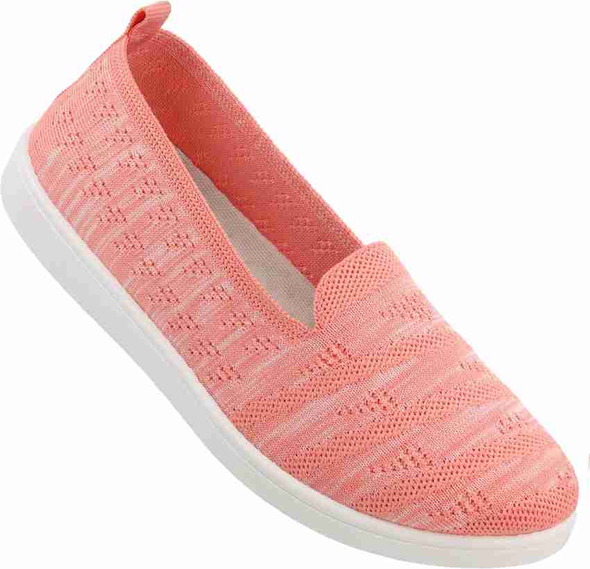 Walkaroo ladies online shoes