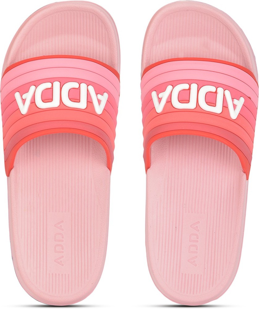 Girls best sale wearing slides