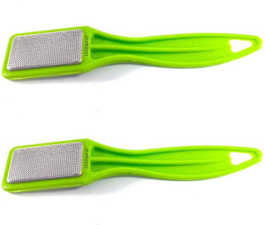 Heel scraper outlet