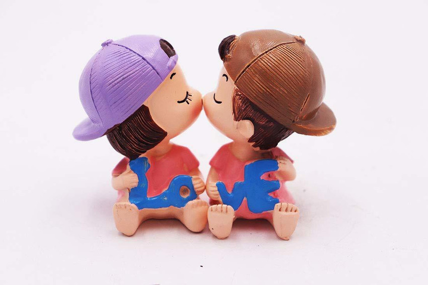 Kissing outlet dolls magnetic