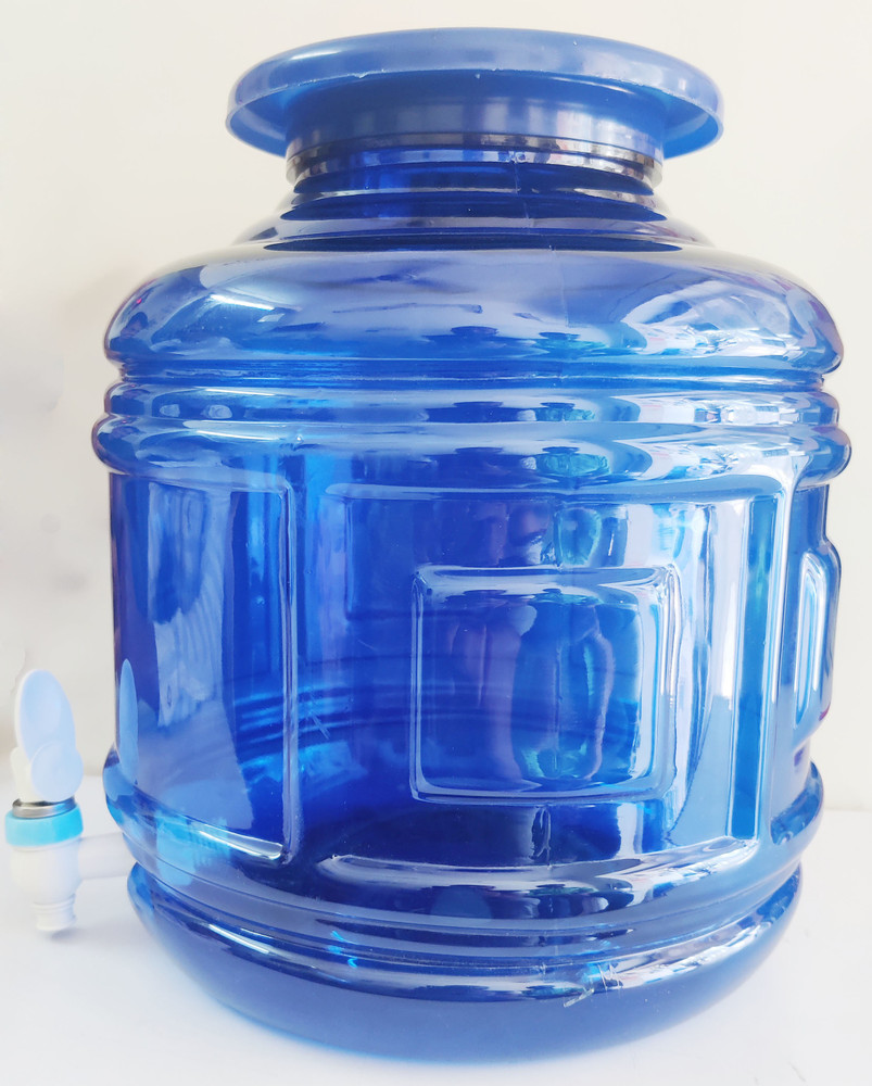 Bottle outlet and tap