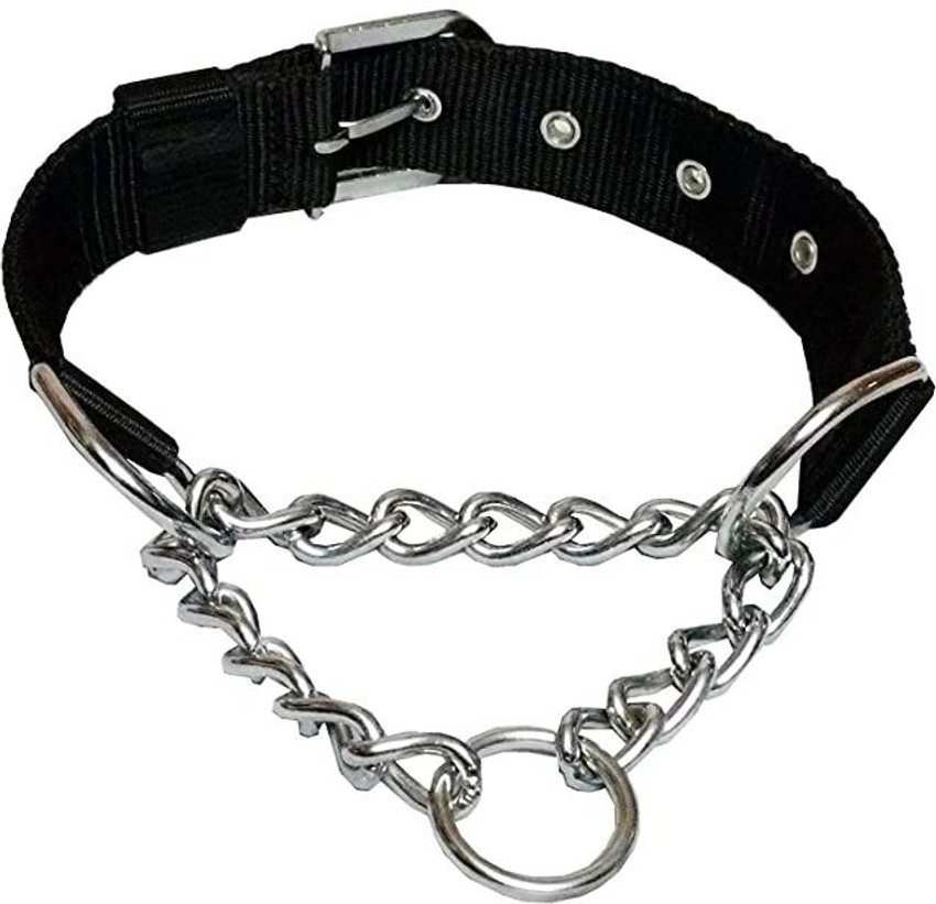 Dog collar with choker outlet