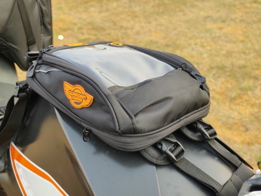 Tank bag WPX8 waterproof compatible with KTM 125 Duke / 200 Duke magnetic  with attachment system Bagtecs tank bag 8 liters ✓ Buy now!