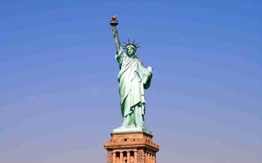 Wallpaper statue of hot sale liberty