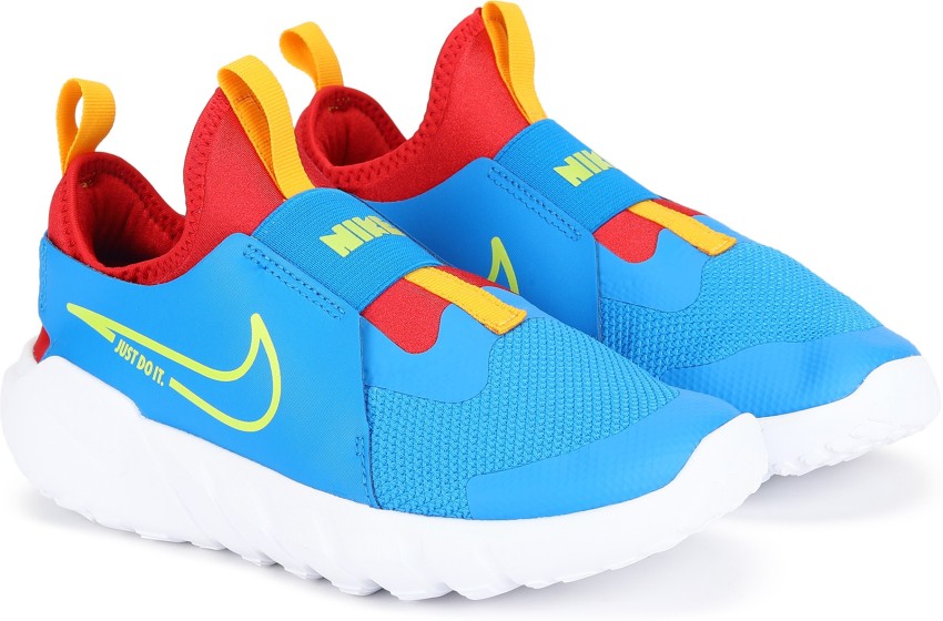 Boys nike slip on tennis sale shoes