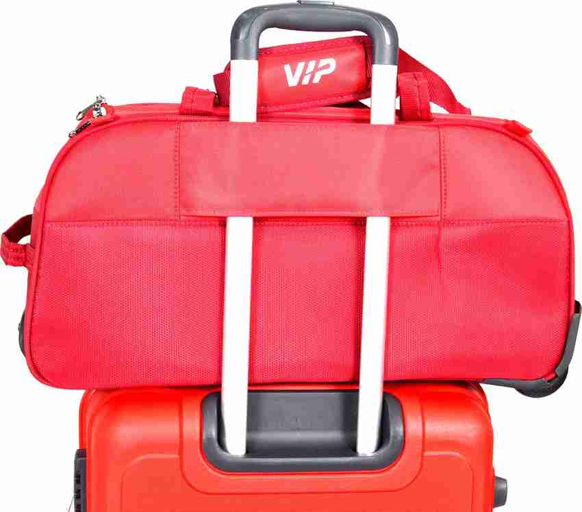 Vip duffle sales bags flipkart