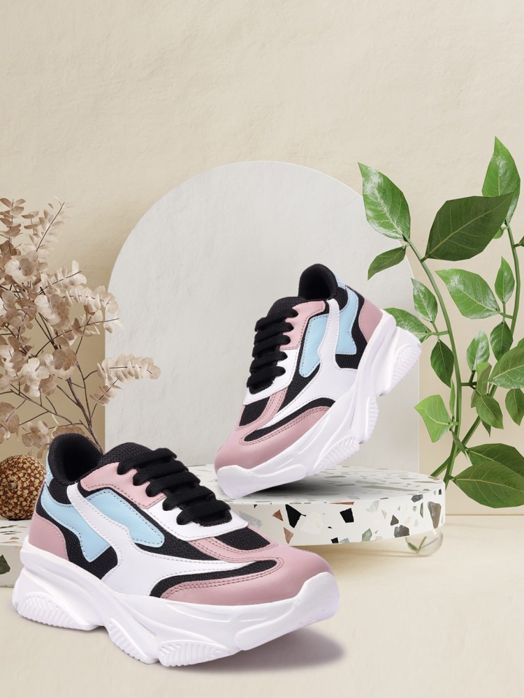 Trendy girl sales sneakers 2019