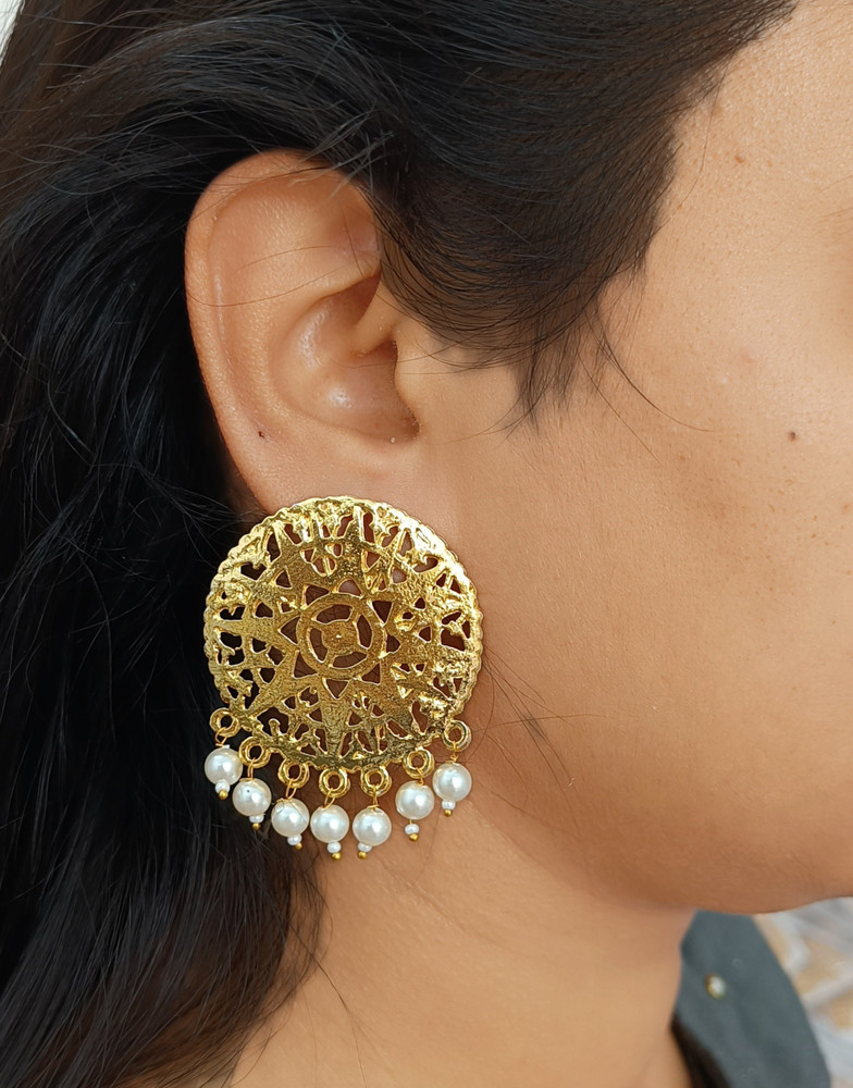 Share 75+ big round stud earrings latest esthdonghoadian