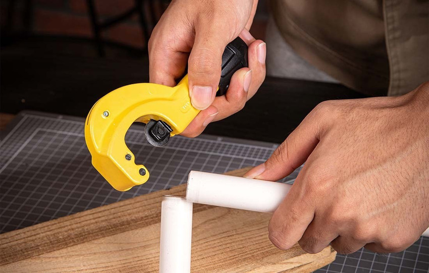 Cut 4 pvc top pipe