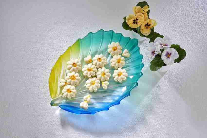 Kiasa Daisy 18 pieces Indian Sweets Mithai Box Price in India