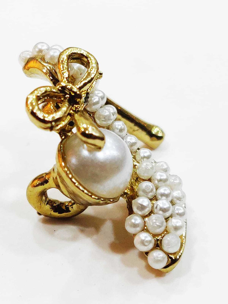 Fancy pearl hotsell buttons