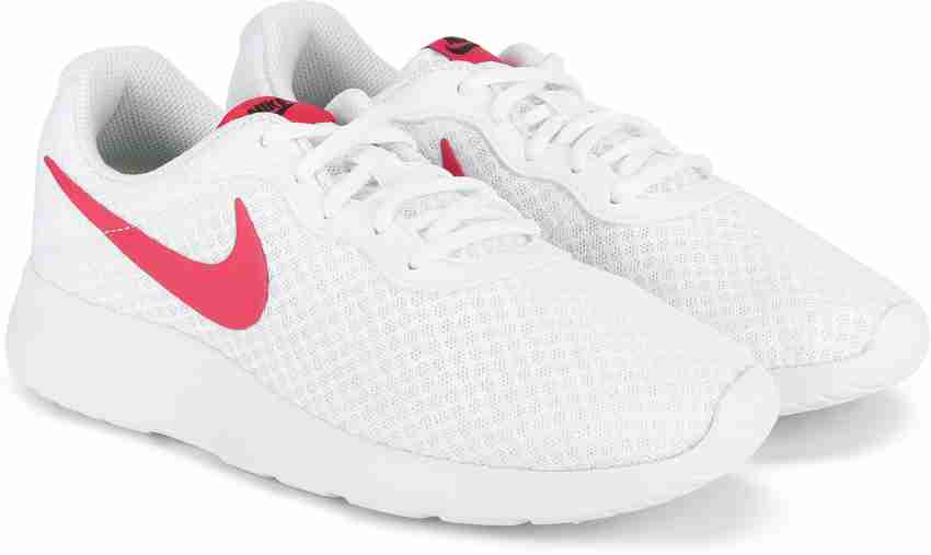 Nike tanjun outlet sneakers womens