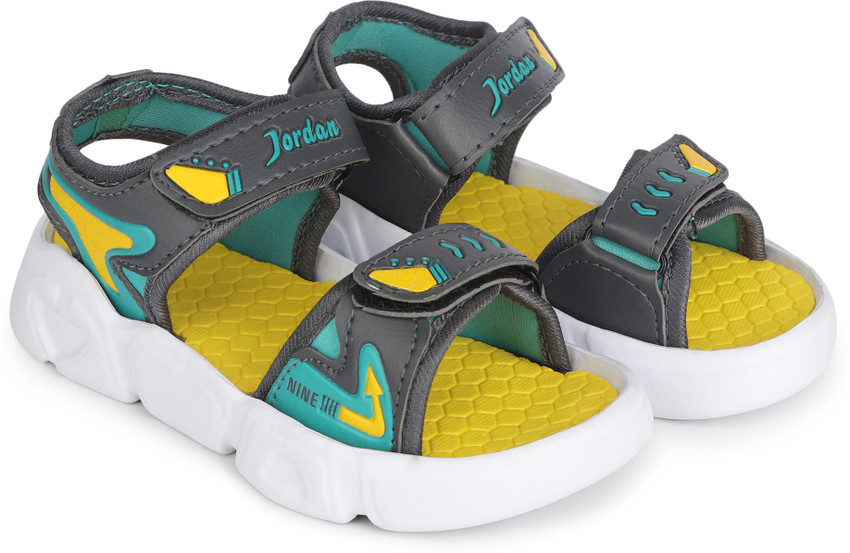 Toddler boy jordan sandals best sale