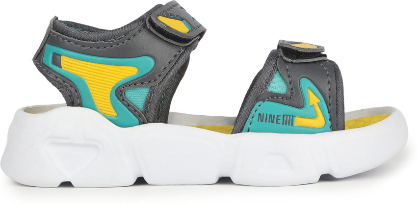 Nike sandals outlet 7c