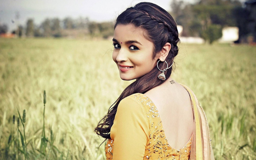 Poster Humpty Sharma Ki Dulhania Bollywood Girl Alia Bhatt Woman sl401 Wall Poster 13x19 Inches Matte Multicolor Fine Art Print Art Paintings posters in India Buy art film design