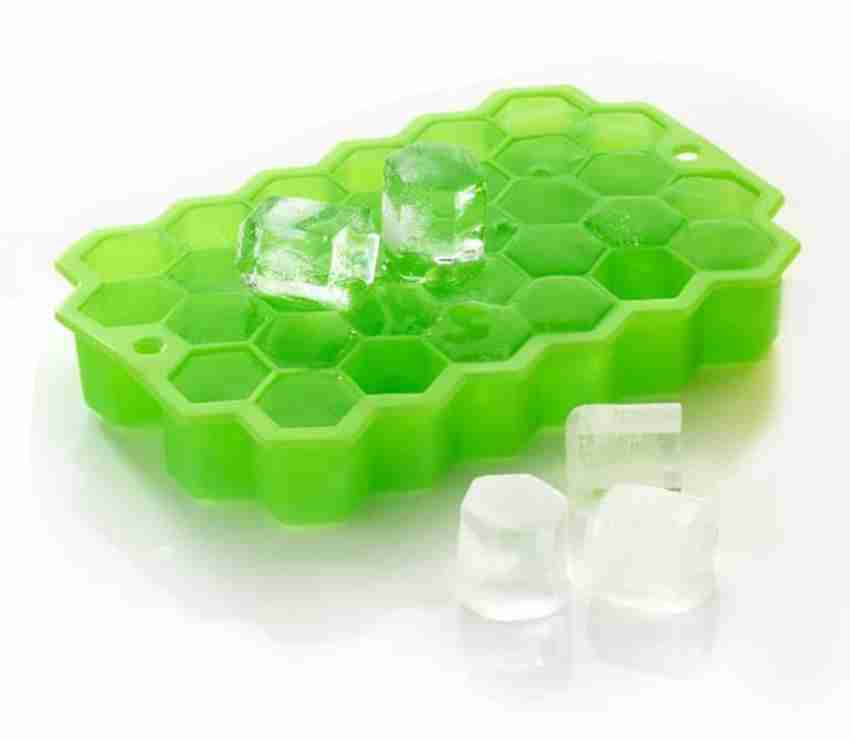 https://rukminim2.flixcart.com/image/850/1000/l2f20sw0/ice-cube-tray/d/8/s/32-silicone-honeycomb-shape-32-cavity-ice-cube-tray-star-icon-original-imagdrdmawykerds.jpeg?q=20