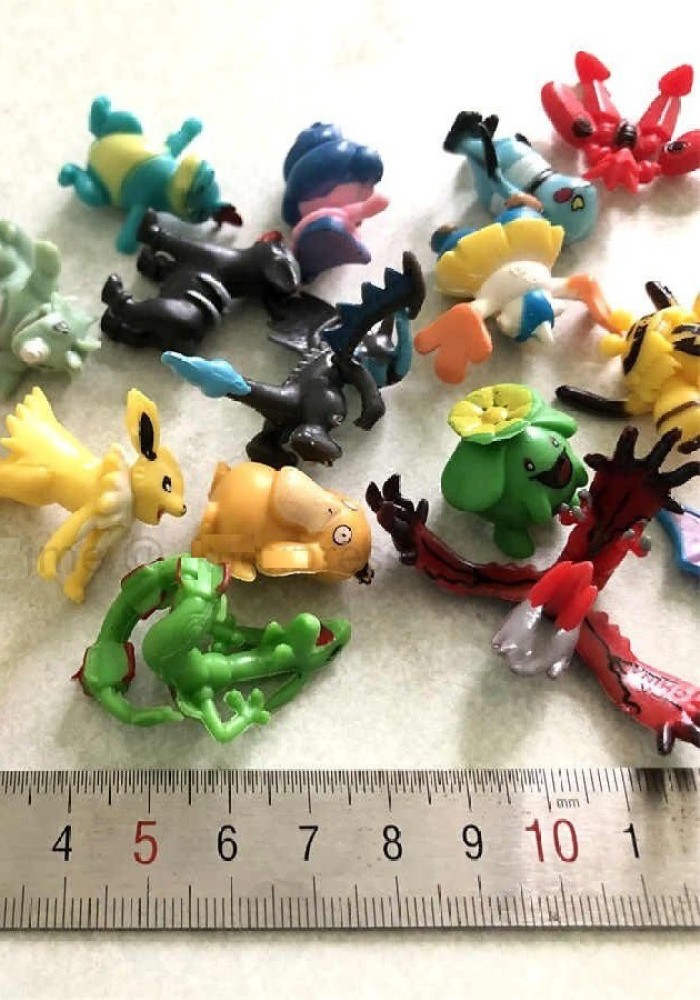 Figurine de collection GENERIQUE Figurine Pokémon Pikachu 8 cm